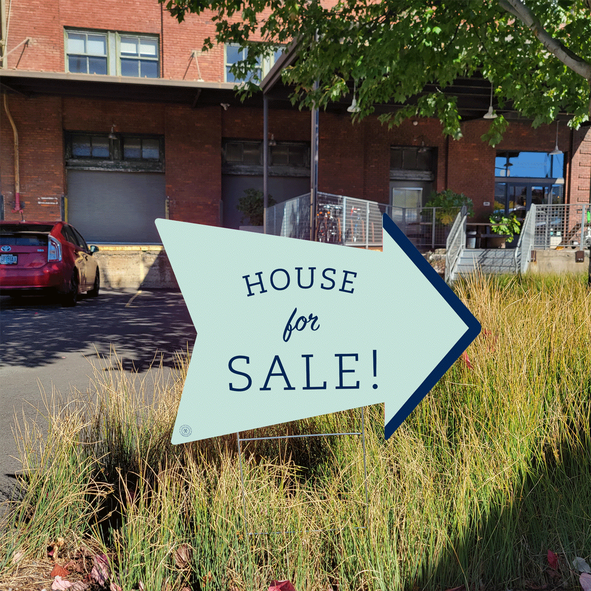 House For Sale - Arrow-Shaped Directional 6